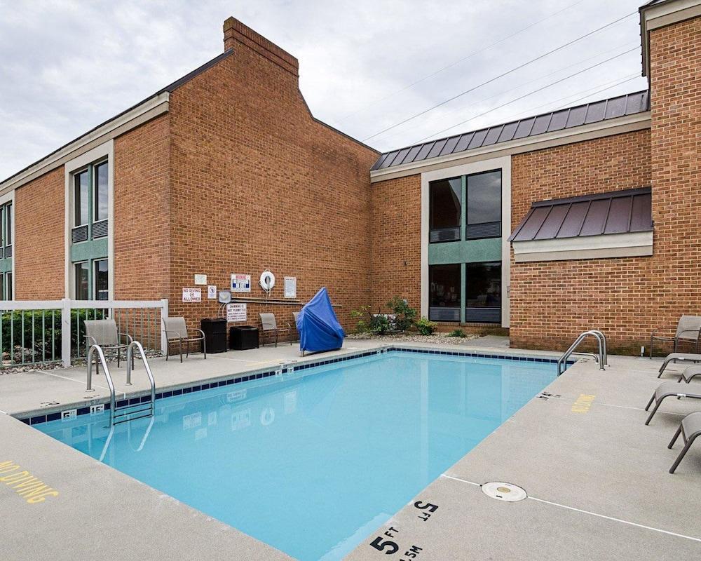 Western North Roanoke Hotel 3*