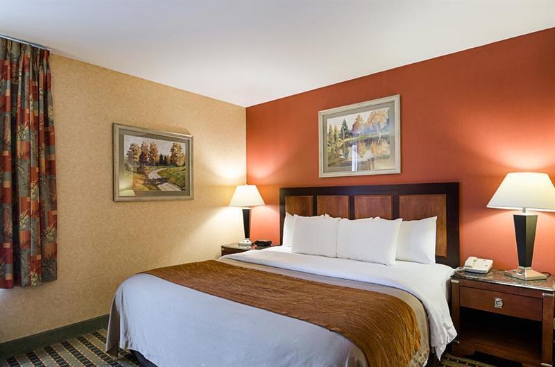 Western North Roanoke Hotel 3*